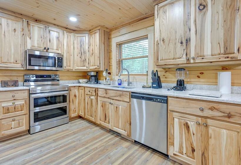 Adams Cabin W/ Game Room & Fire Pit