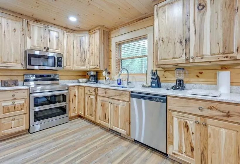 Adams Cabin W/ Game Room & Fire Pit