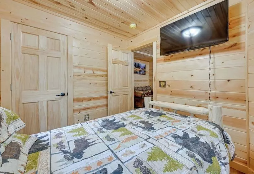 Adams Cabin W/ Game Room & Fire Pit