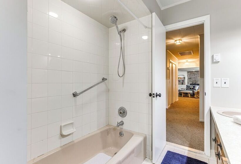 Waterfront Southold Retreat < 3 Mi To Wineries!