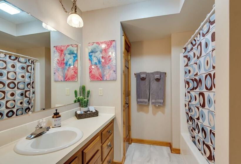 5 Acre Graceland Family Home In West Des Moines