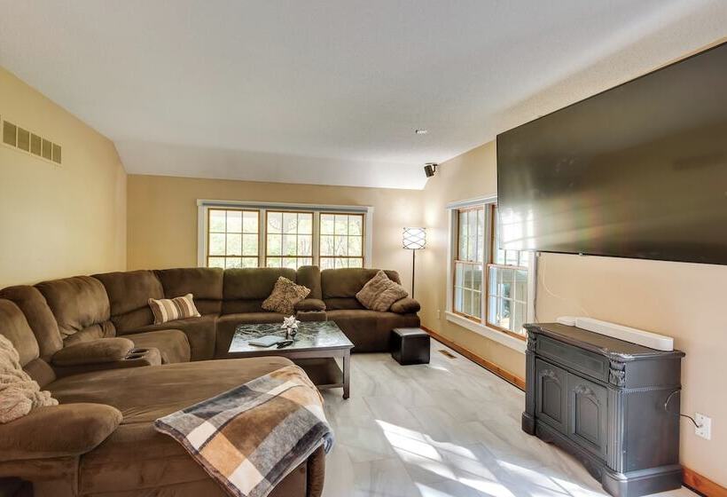 5 Acre Graceland Family Home In West Des Moines