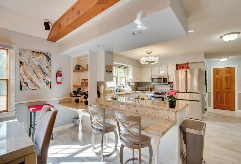 5 Acre Graceland Family Home In West Des Moines