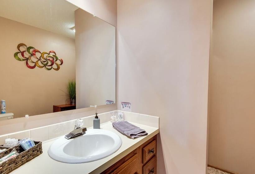 5 Acre Graceland Family Home In West Des Moines