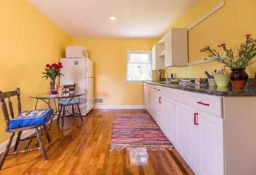 Aamiaismajoitus (B&B) Cozy Homeva Kensico Wp