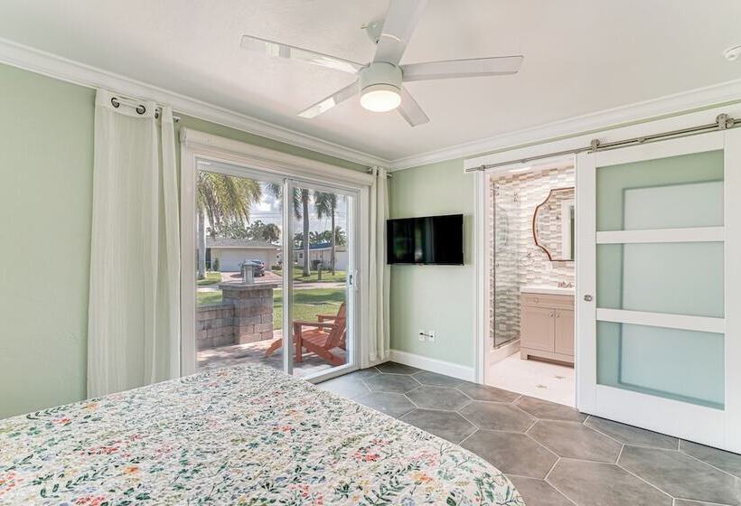 Walk To Beach: Cape Coral Home W/ Grill & Patio