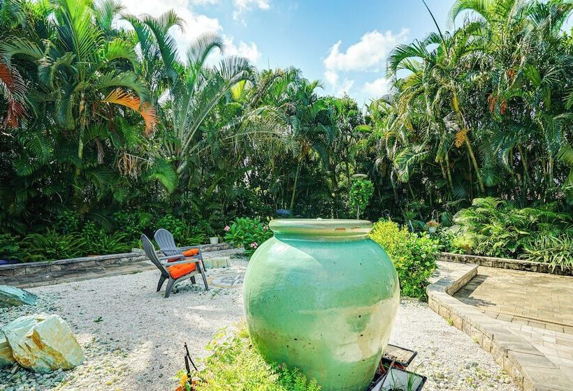 Walk To Beach: Cape Coral Home W/ Grill & Patio