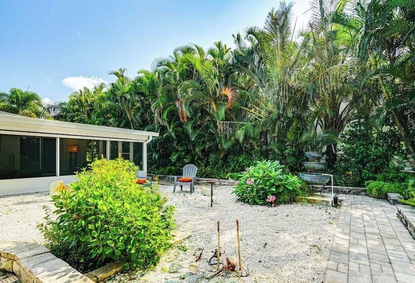 Walk To Beach: Cape Coral Home W/ Grill & Patio