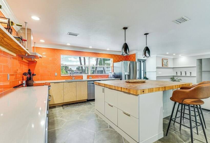 Walk To Beach: Cape Coral Home W/ Grill & Patio