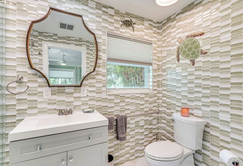 Walk To Beach: Cape Coral Home W/ Grill & Patio