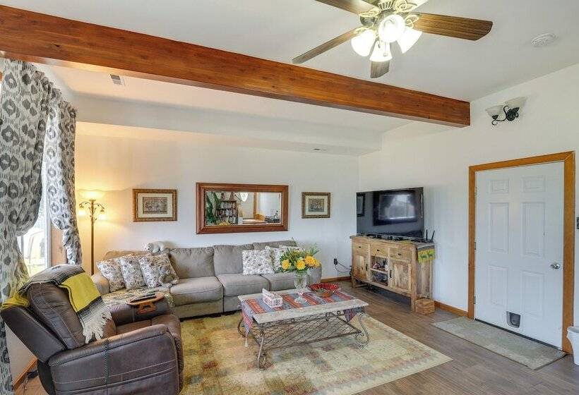 Walk To Water: Camano Home W/ Ocean View Deck