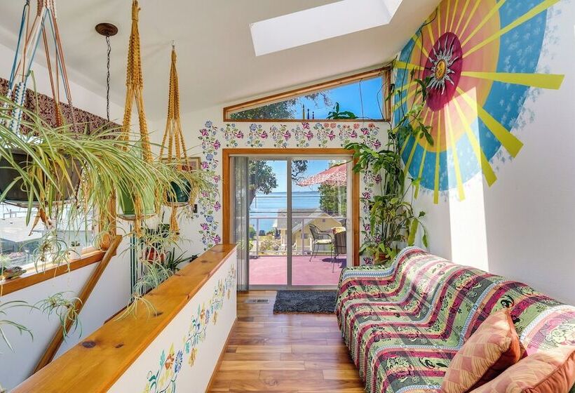 Walk To Water: Camano Home W/ Ocean View Deck