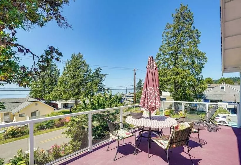Walk To Water: Camano Home W/ Ocean View Deck