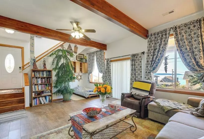 Walk To Water: Camano Home W/ Ocean View Deck