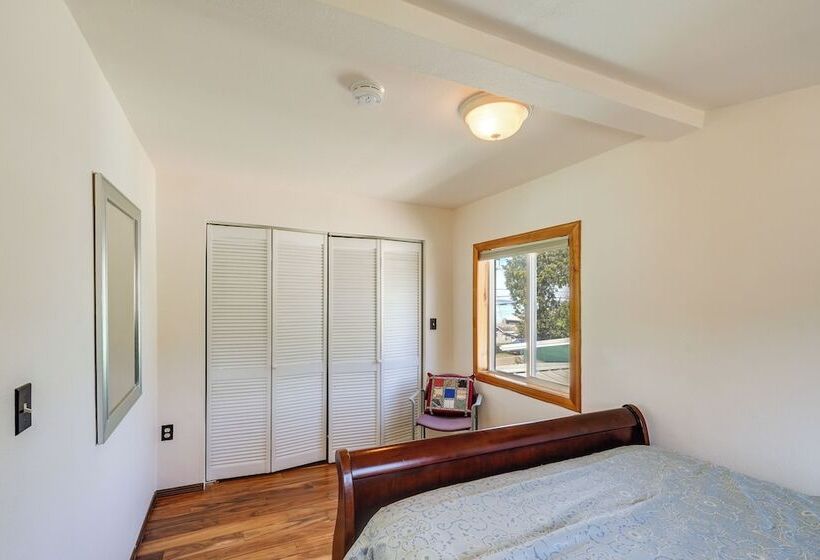 Walk To Water: Camano Home W/ Ocean View Deck