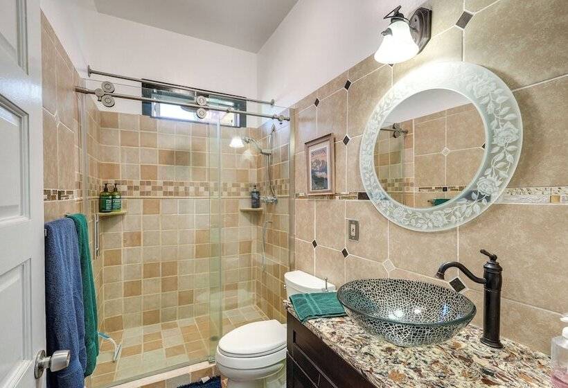 Walk To Water: Camano Home W/ Ocean View Deck