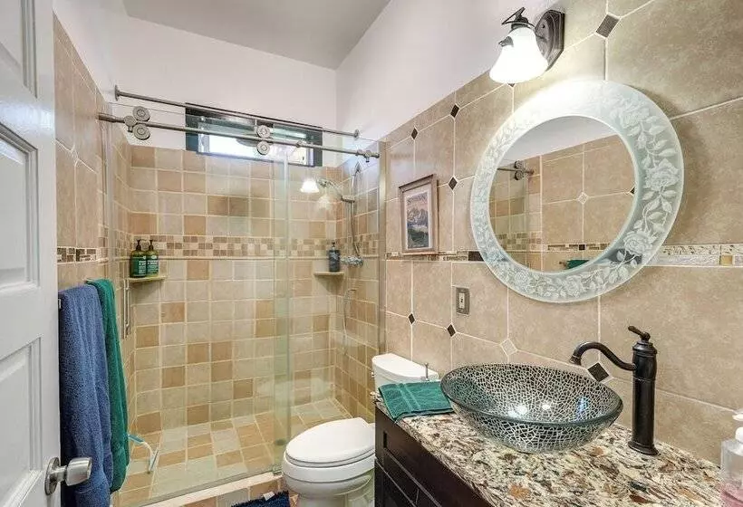 Walk To Water: Camano Home W/ Ocean View Deck