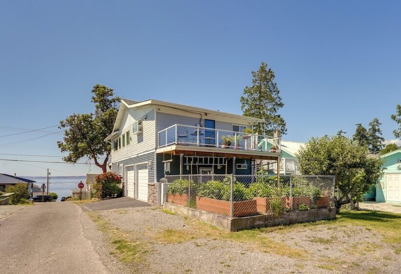 Walk To Water: Camano Home W/ Ocean View Deck