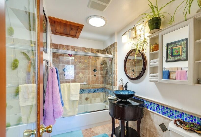 Walk To Water: Camano Home W/ Ocean View Deck