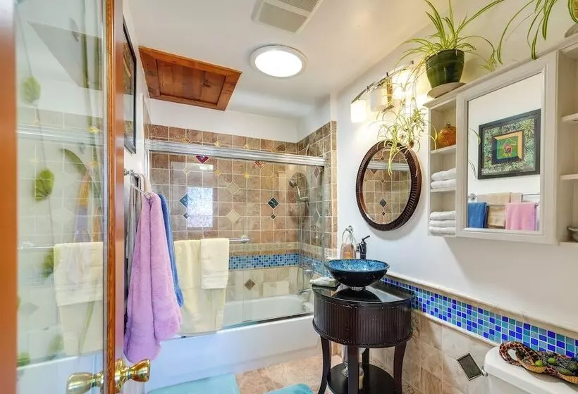 Walk To Water: Camano Home W/ Ocean View Deck