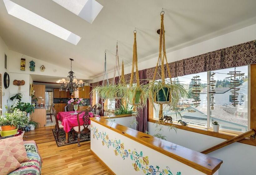 Walk To Water: Camano Home W/ Ocean View Deck