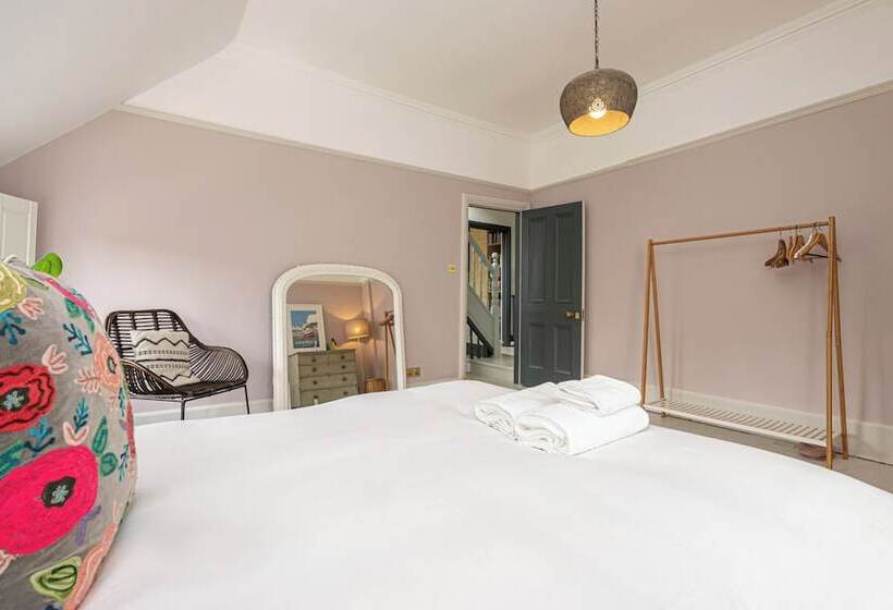 Chic And Colourful Family Home By Underthedoormat