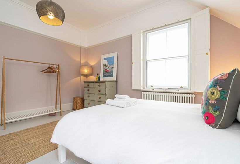 Chic And Colourful Family Home By Underthedoormat