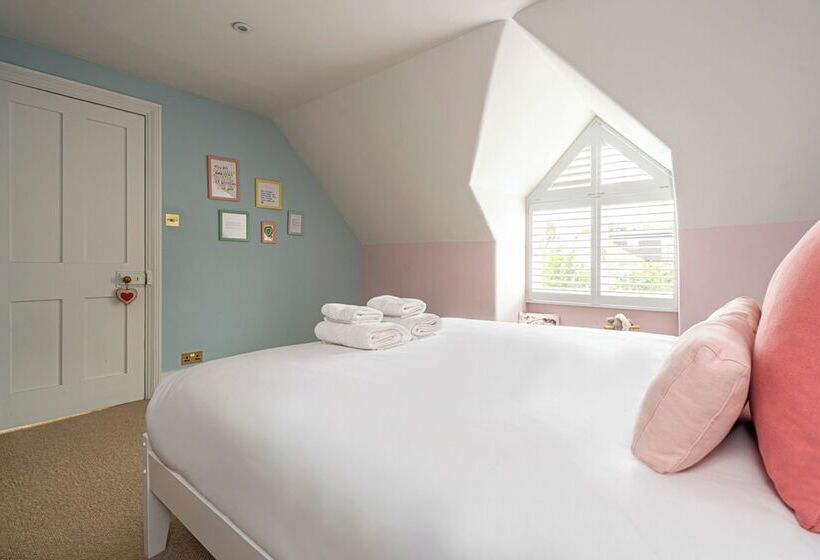 Chic And Colourful Family Home By Underthedoormat