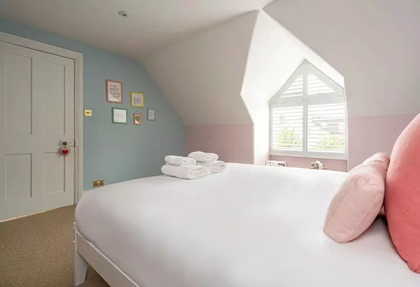 Chic And Colourful Family Home By Underthedoormat