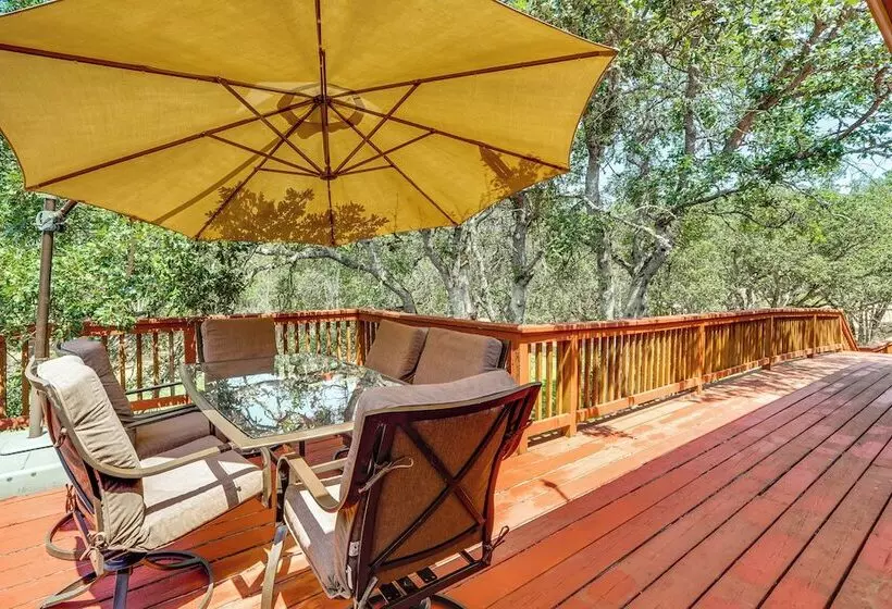 8 Mi To Jacksonville: Oregon Getaway W/ Deck!