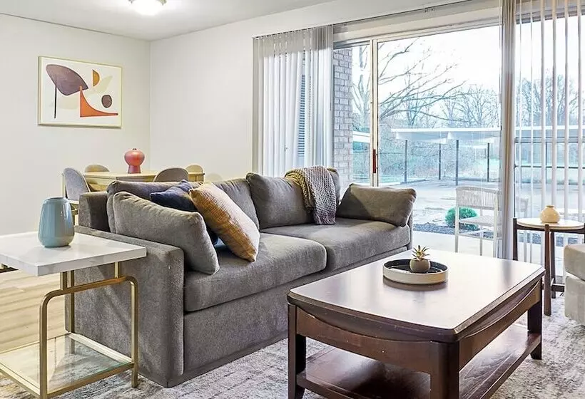Fountain Parc Apartments By Barsala