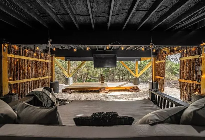 Hotelli Treehouse Fredericksburg Romantic Hottub Ev