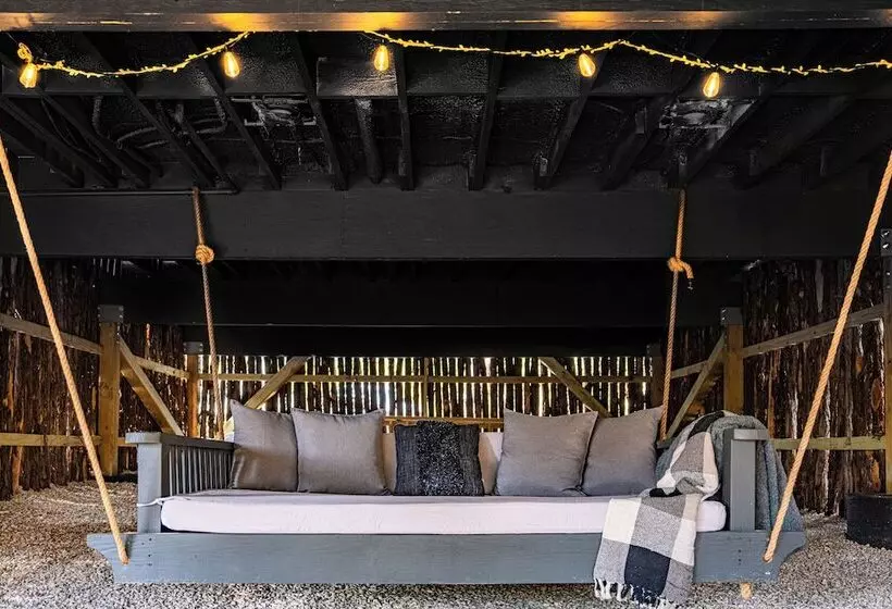 Hotelli Treehouse Fredericksburg Romantic Hottub Ev