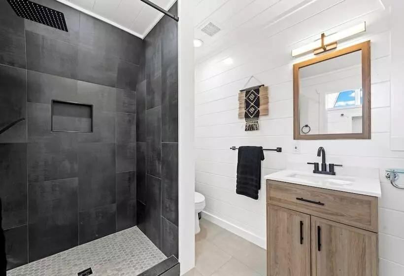 Hotelli Treehouse Fredericksburg Romantic Hottub Ev