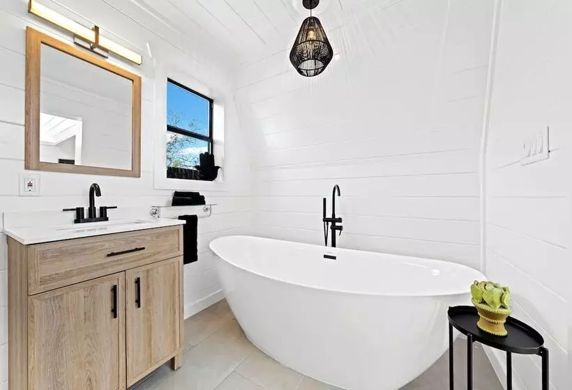 Hotelli Treehouse Fredericksburg Romantic Hottub Ev