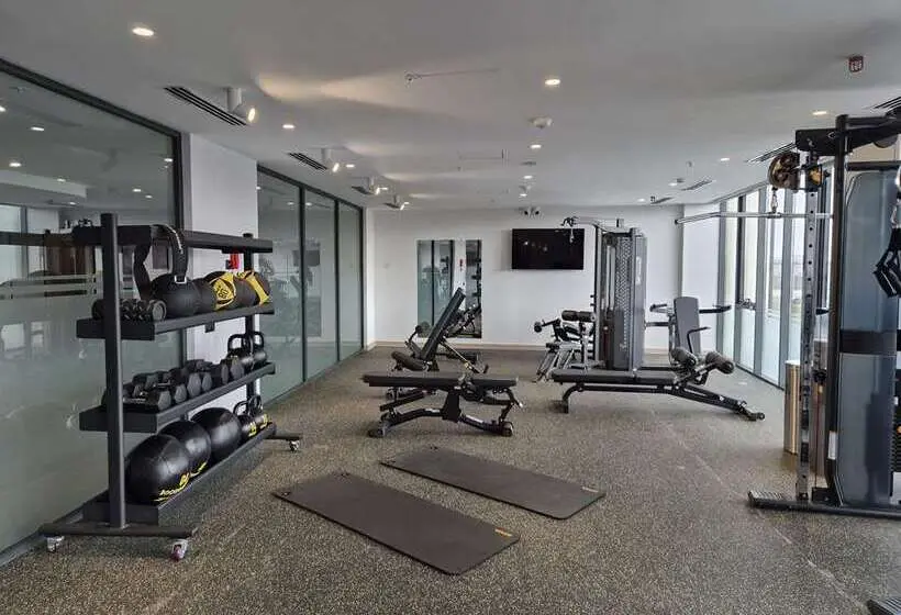 ホテル Hilton Garden Inn Termez Airitom
