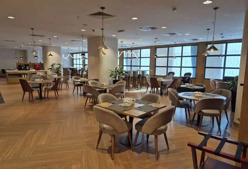 ホテル Hilton Garden Inn Termez Airitom