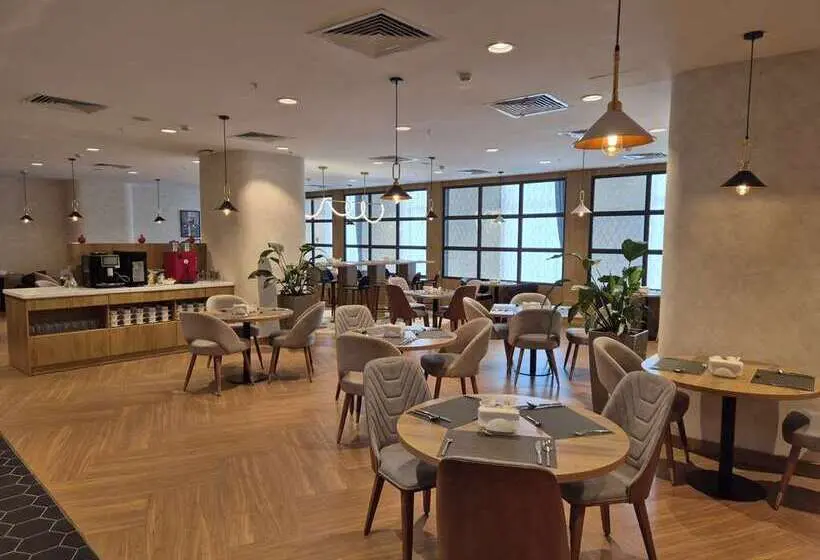 ホテル Hilton Garden Inn Termez Airitom