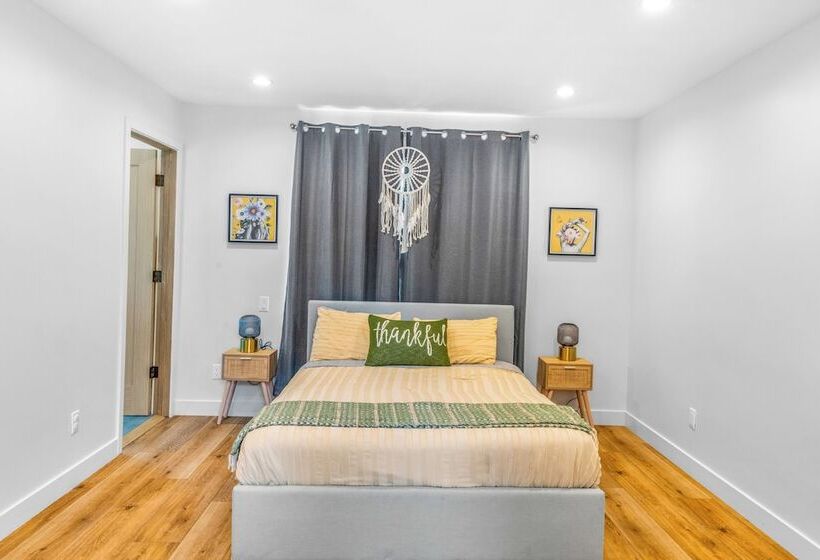 ホテル Luxurious Townhome