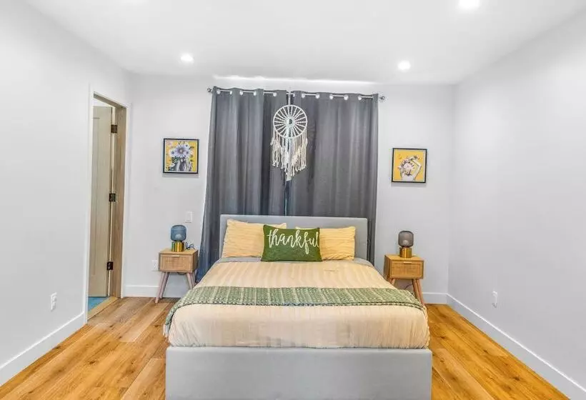 ホテル Luxurious Townhome