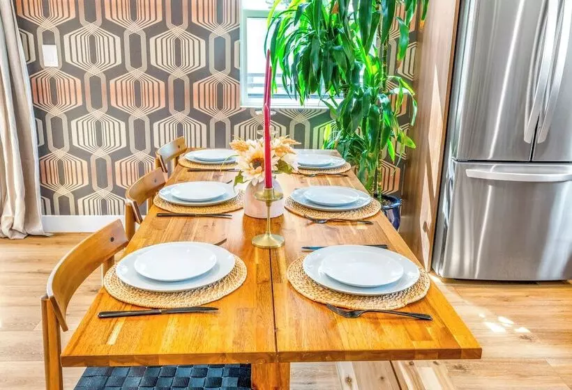 ホテル Luxurious Townhome