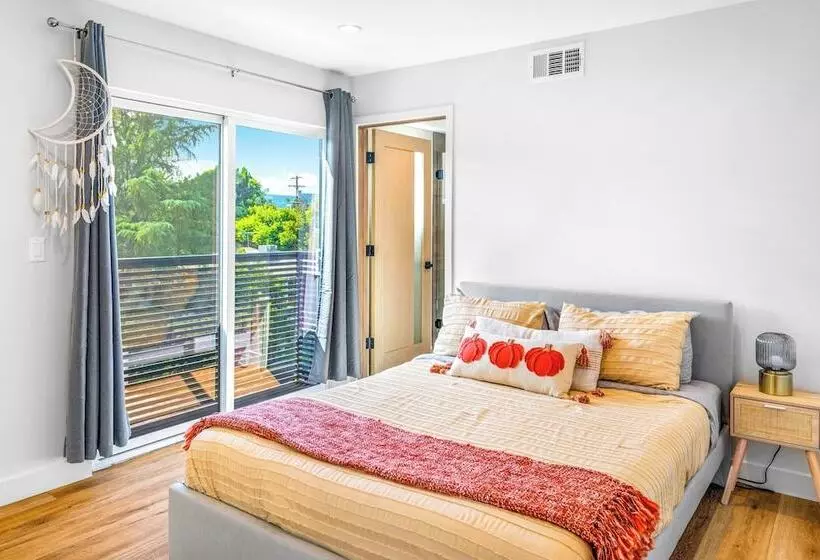 ホテル Luxurious Townhome