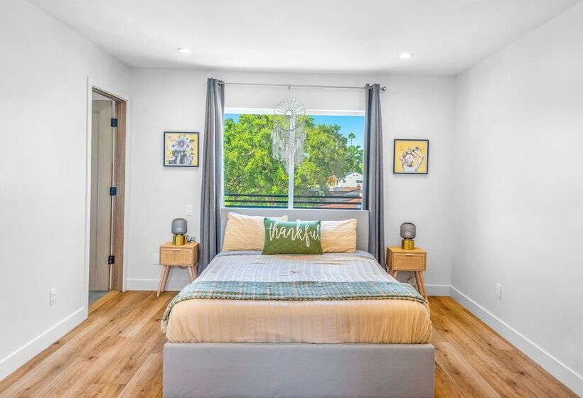 ホテル Luxurious Townhome