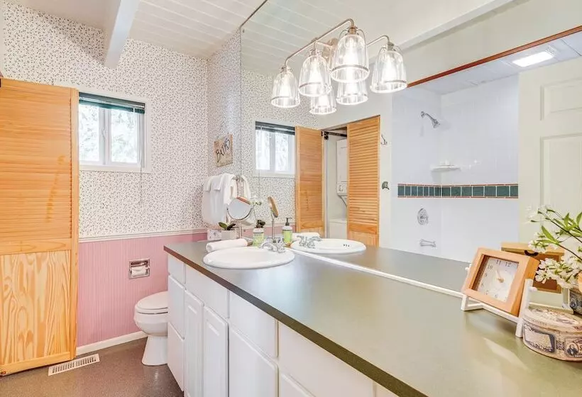 Langley Forest Cabin W/ Grill < 2 Mi To Downtown!