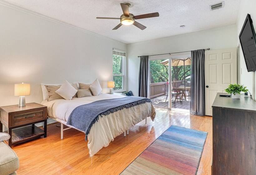 Lovely Austin Home W/ Deck & Greenbelt Access!