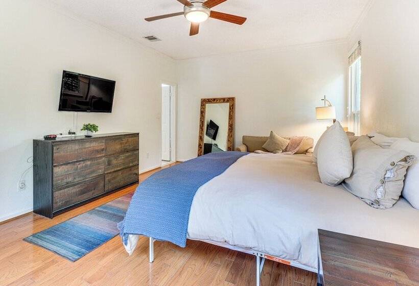 Lovely Austin Home W/ Deck & Greenbelt Access!