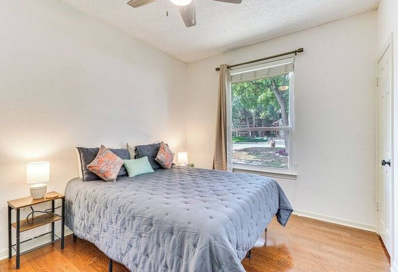 Lovely Austin Home W/ Deck & Greenbelt Access!