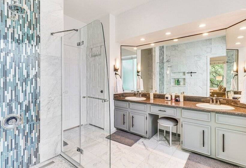 Lovely Austin Home W/ Deck & Greenbelt Access!