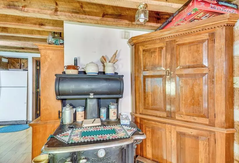 Peaceful Burnsville Cabin By South Toe River!