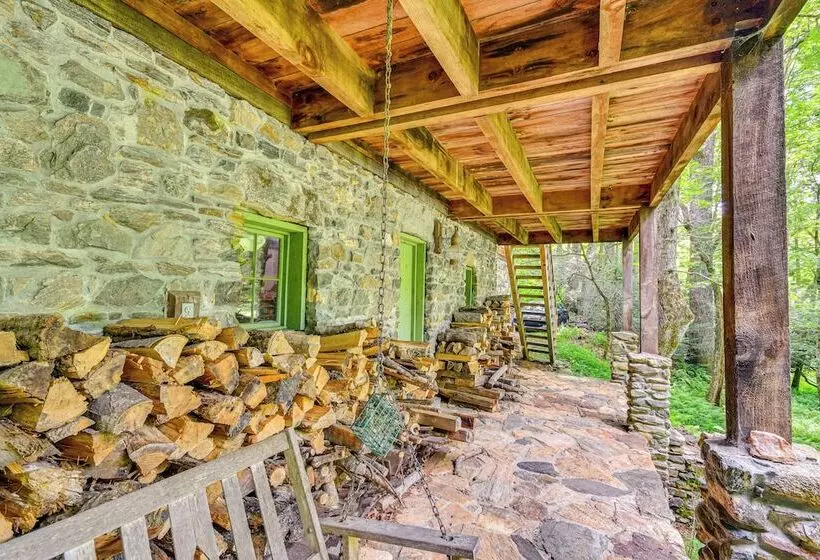 Peaceful Burnsville Cabin By South Toe River!